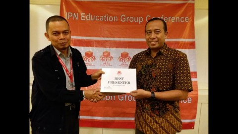 DOSEN MESIN RAIH THE BEST PRESENTER AWARD DALAM THE 4TH ICPRC DI PHUKET THAILAND